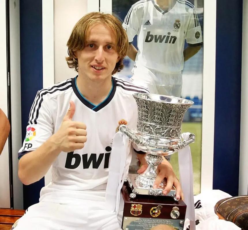 KK官方对战平台战令S28星辉骑士，尽享700%超值权益！