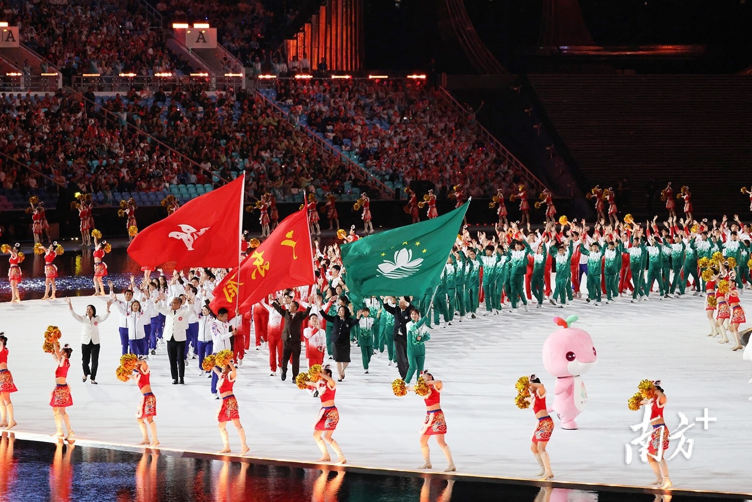 CBA官宣罚单：邱彪停赛2场罚6万 山东翻译不当举动罚2万